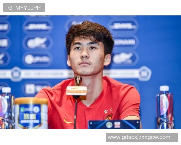 主帅临场换人妙招引发热议 网友称其为战术大师助力逆转胜 主帅临场换人妙招引发热议 网友称其为战术大师助力逆转胜